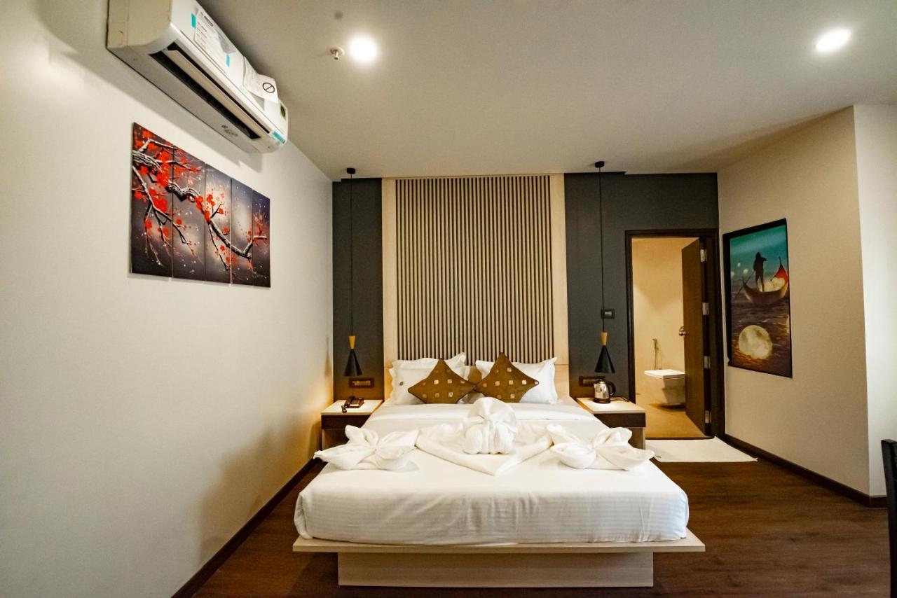 The Royal Palace Hotel 400703 ナビムンバイ エクステリア 写真